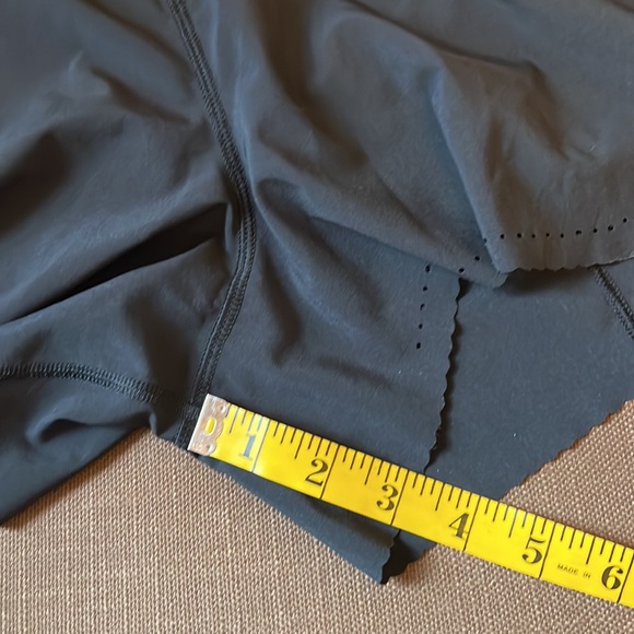 Lululemon Black Shorts size 6 - Picture 7 of 7